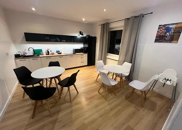 Terminal Family Airport Hostel Poznan