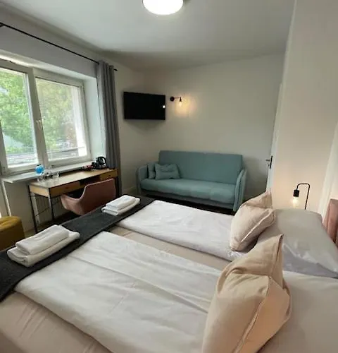 Terminal Family Airport Hostel Poznan