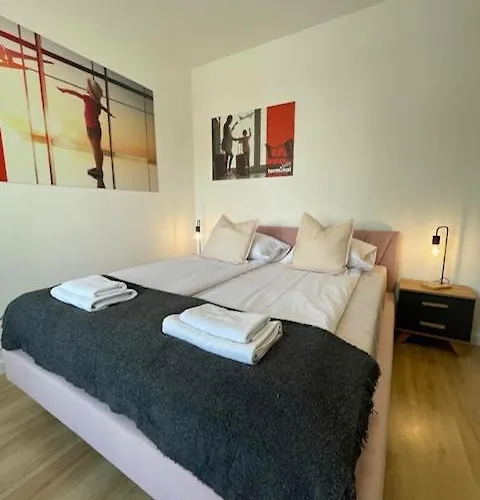 Terminal Family Airport Hostel Poznan