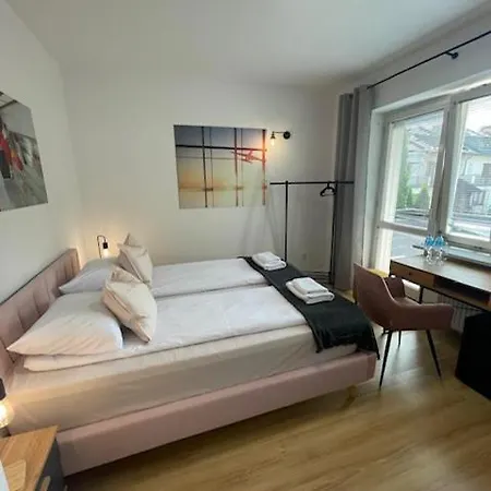 Terminal Family Airport Hostel Πόζναν