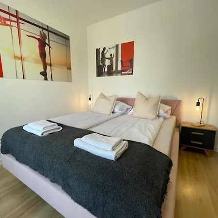 Terminal Family Airport Hostel Πόζναν