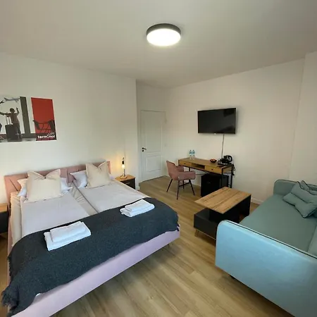 Terminal Family Airport Hostel *