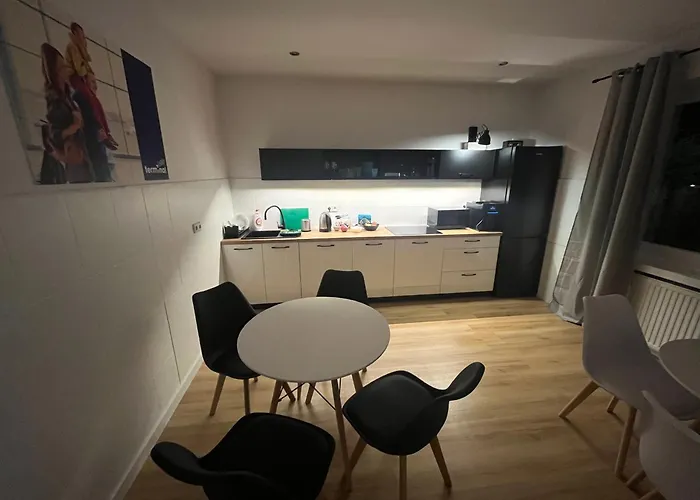 Terminal Family Airport אכסניה