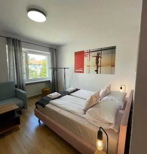 אכסניה Terminal Family Airport פוזנן